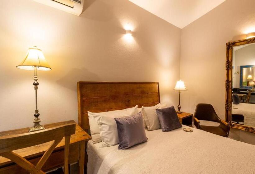 Отель Pousada Pequena Tiradentes