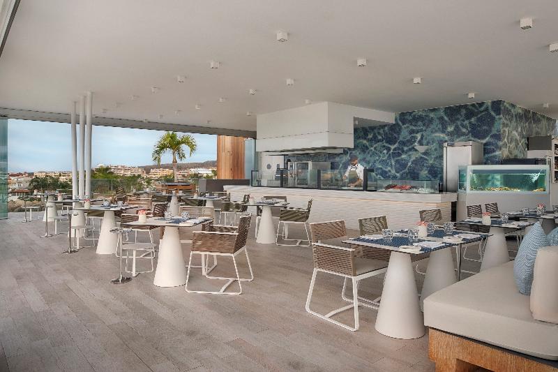 ホテル Royal Hideaway Corales Suites