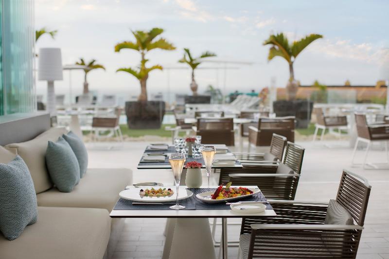 ホテル Royal Hideaway Corales Suites