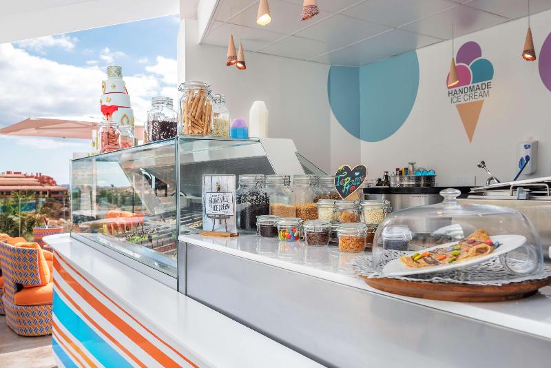 ホテル Royal Hideaway Corales Suites