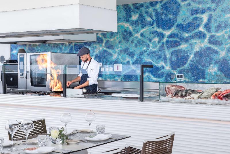 ホテル Royal Hideaway Corales Suites