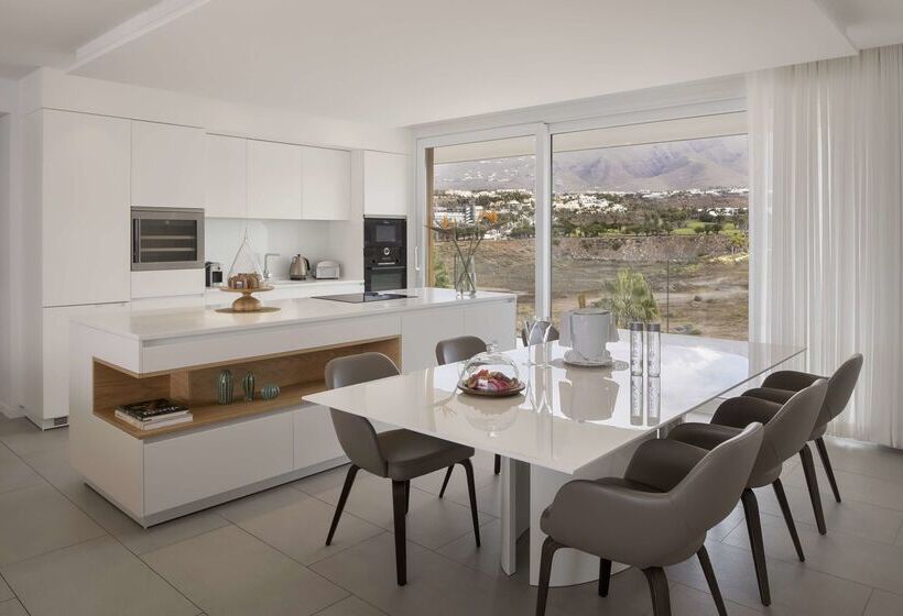 ホテル Royal Hideaway Corales Suites