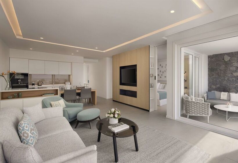 ホテル Royal Hideaway Corales Suites