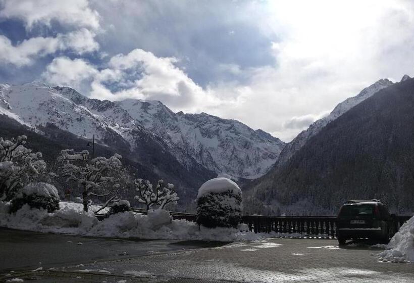 בית מלון כפרי Veduta Dell'adamello