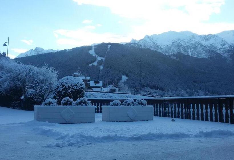 ホテル Veduta Dell'adamello