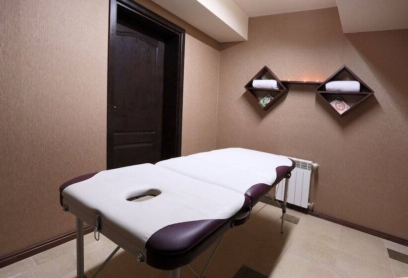 Royal Park Hotel & Apartments