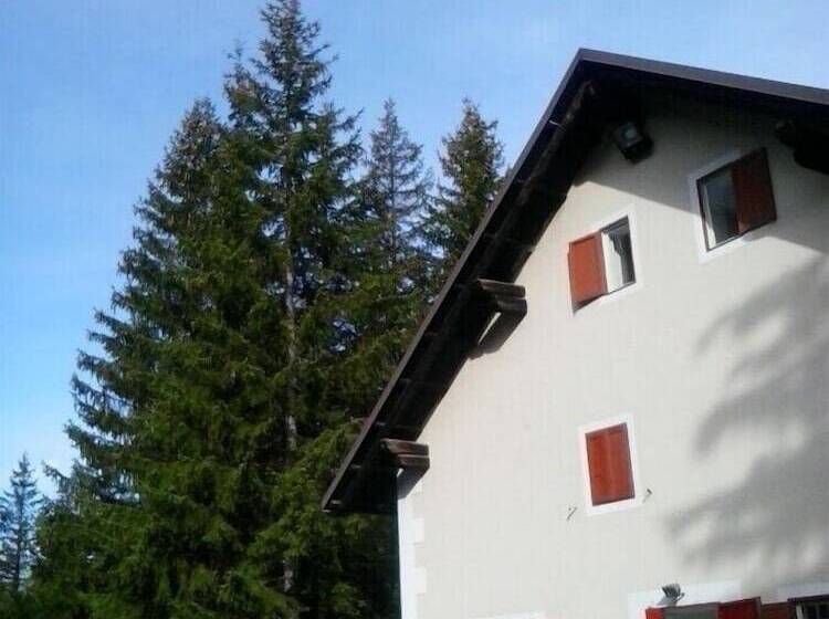 Общежитие Rifugio La Capanna