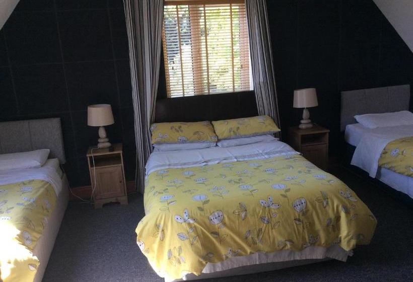 مبيت وإفطار Coach House Suites