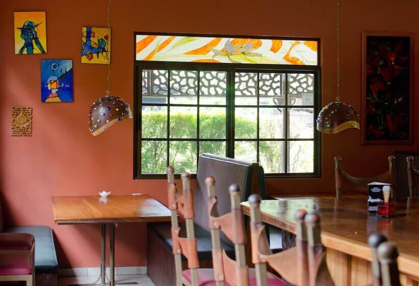 مبيت وإفطار Gingerbread Hotel And Restaurant