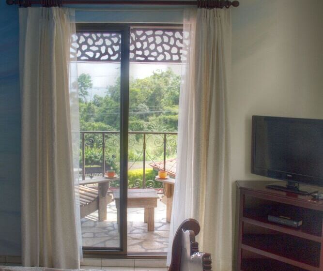 مبيت وإفطار Gingerbread Hotel And Restaurant