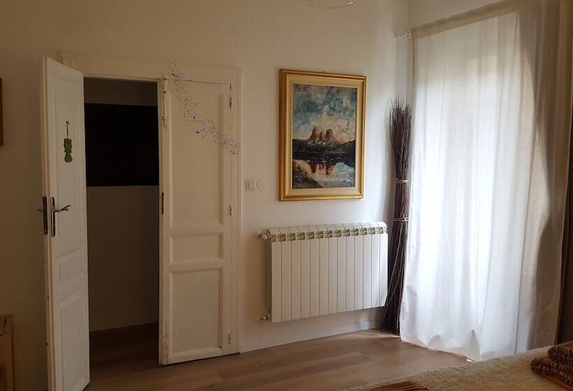 住宿加早餐  La Volpe E L Uva