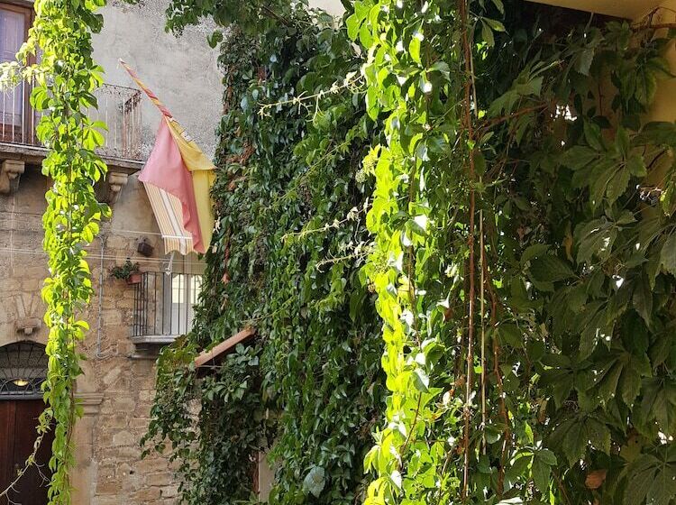 住宿加早餐  La Volpe E L Uva