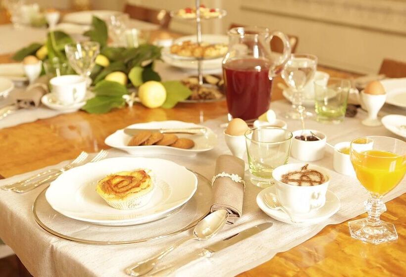 تختخواب و صبحانه Residenza D Epoca Santa Caterina