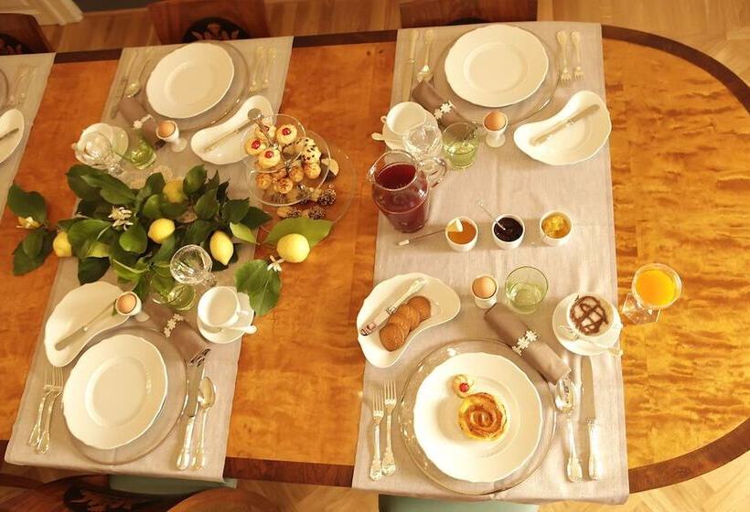 تختخواب و صبحانه Residenza D Epoca Santa Caterina