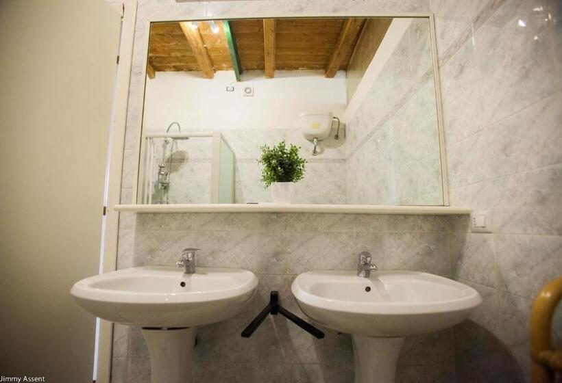 مبيت وإفطار Sassari In