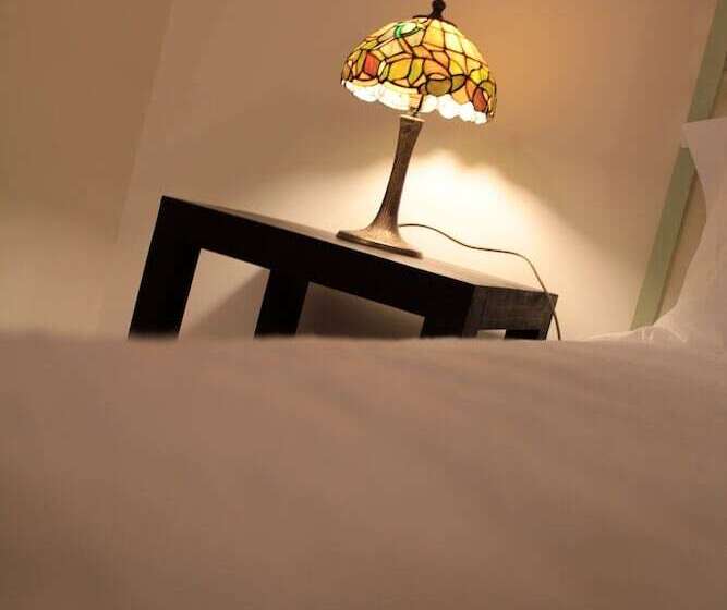 تختخواب و صبحانه Apartment Via Dell Astrologo