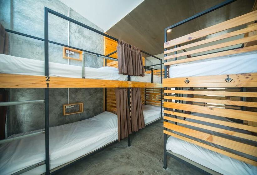 Chillhub Hostel Phuket