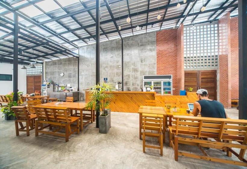 Chillhub Hostel Phuket