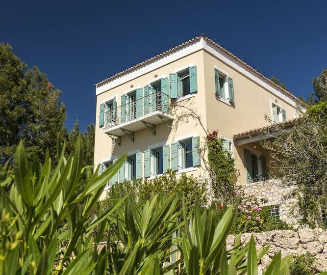 Electra Beachfront Villa