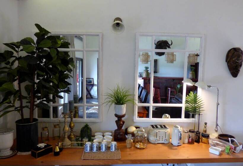 בית מלון כפרי African Safari Lodge