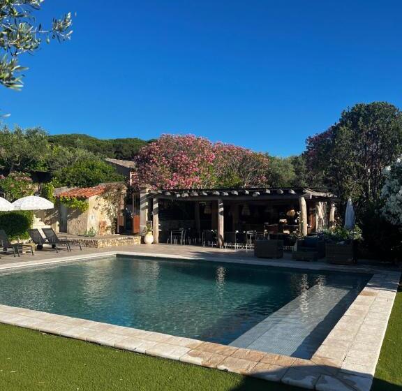 Отель Auberge De L Oumède