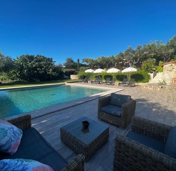 Отель Auberge De L Oumède