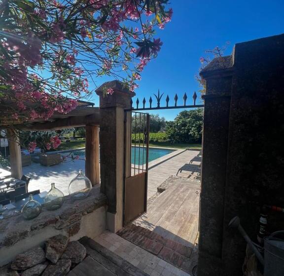 Отель Auberge De L Oumède