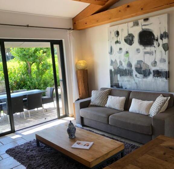 Отель Auberge De L Oumède