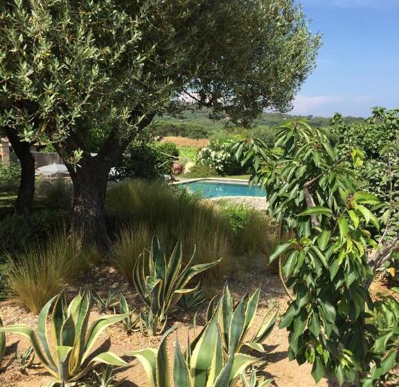 Отель Auberge De L Oumède