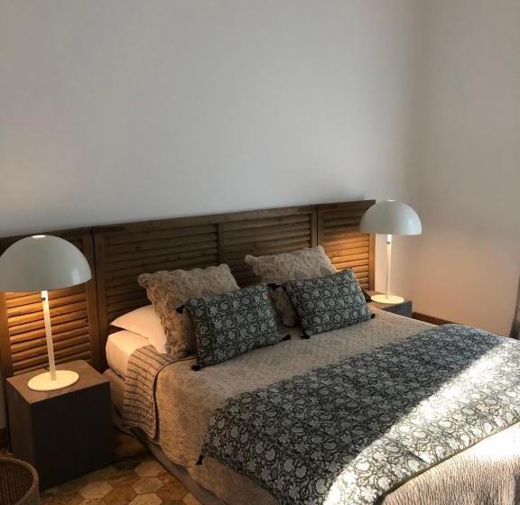 Отель Auberge De L Oumède