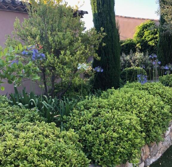 Отель Auberge De L Oumède