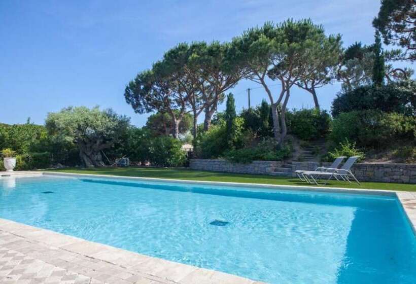 Отель Auberge De L Oumède