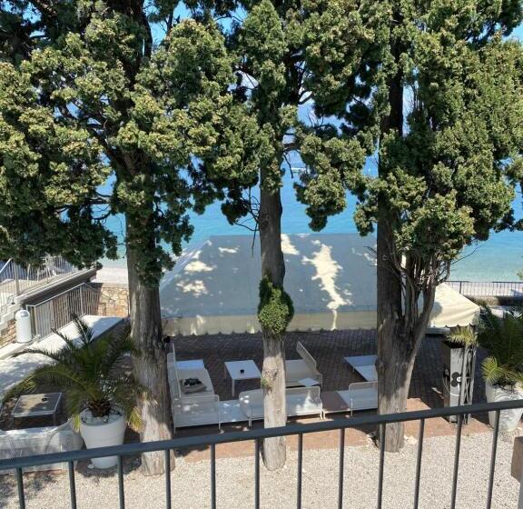 فندق Baia Dei Pini