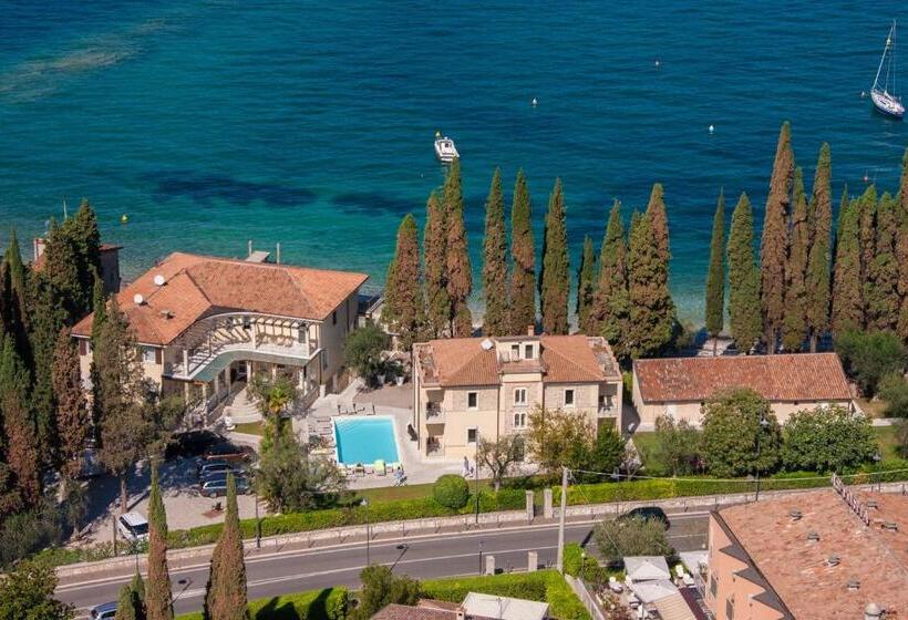 فندق Baia Dei Pini