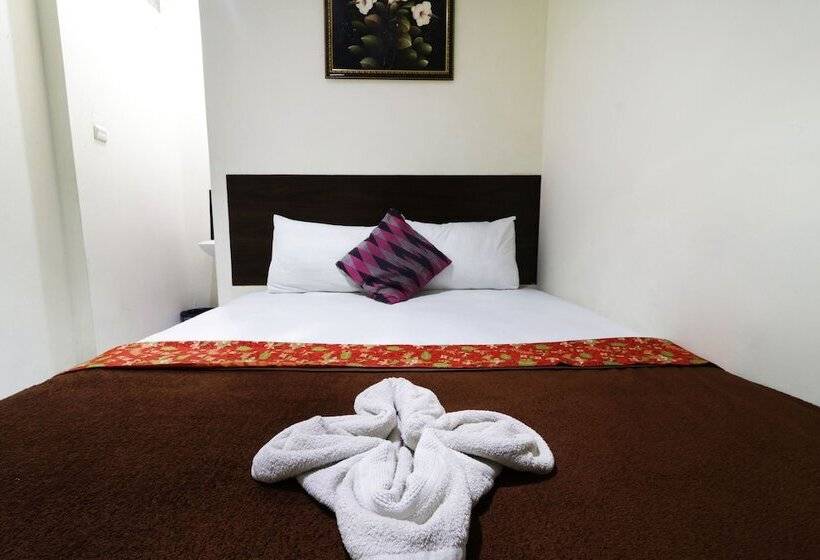 ホテル Bantal Guling Pasar Baru