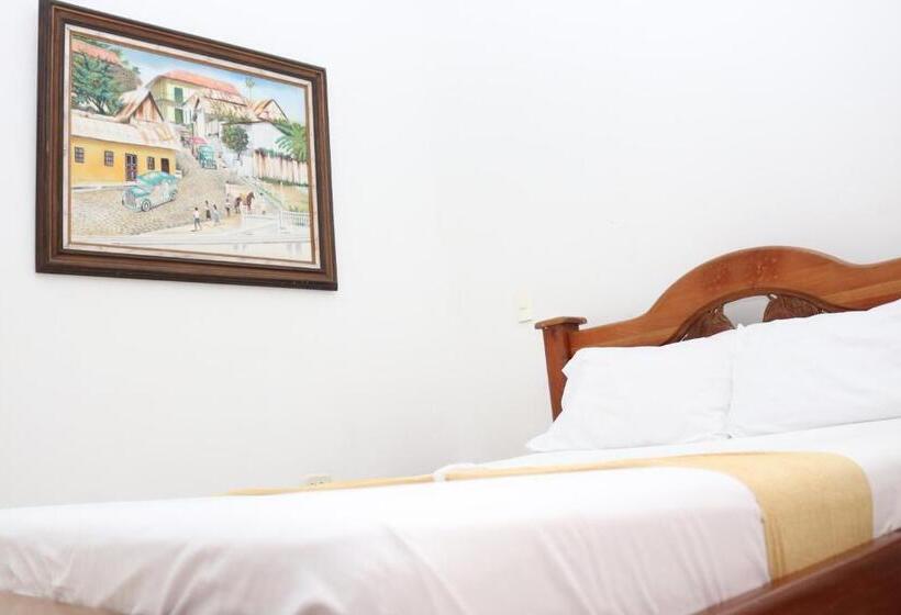 Отель Colonial   Honda