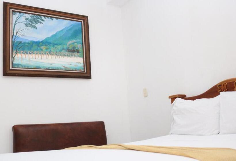 Отель Colonial   Honda