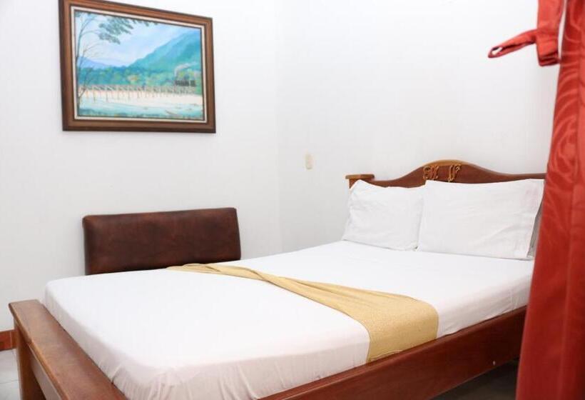 Отель Colonial   Honda