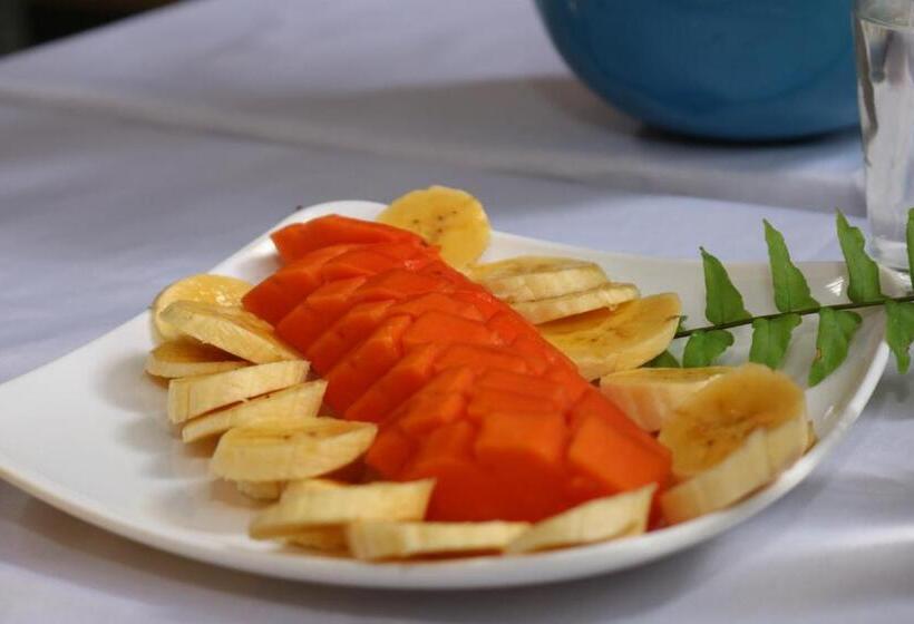 Отель Colonial   Honda