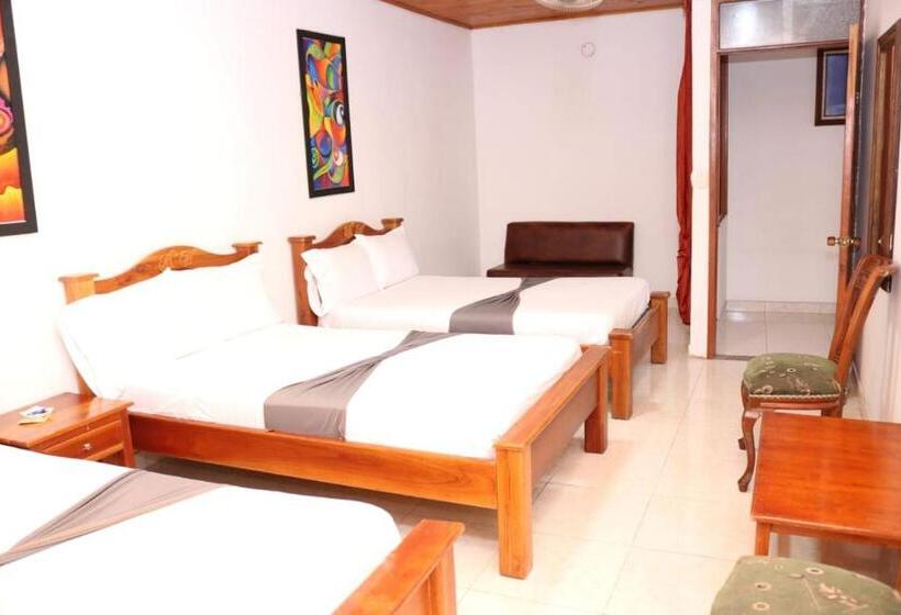 Отель Colonial   Honda