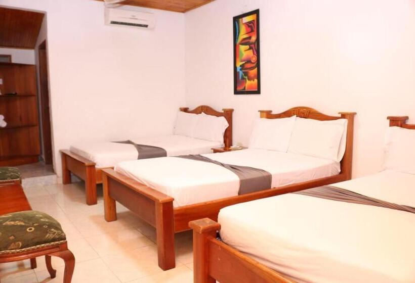 Отель Colonial   Honda