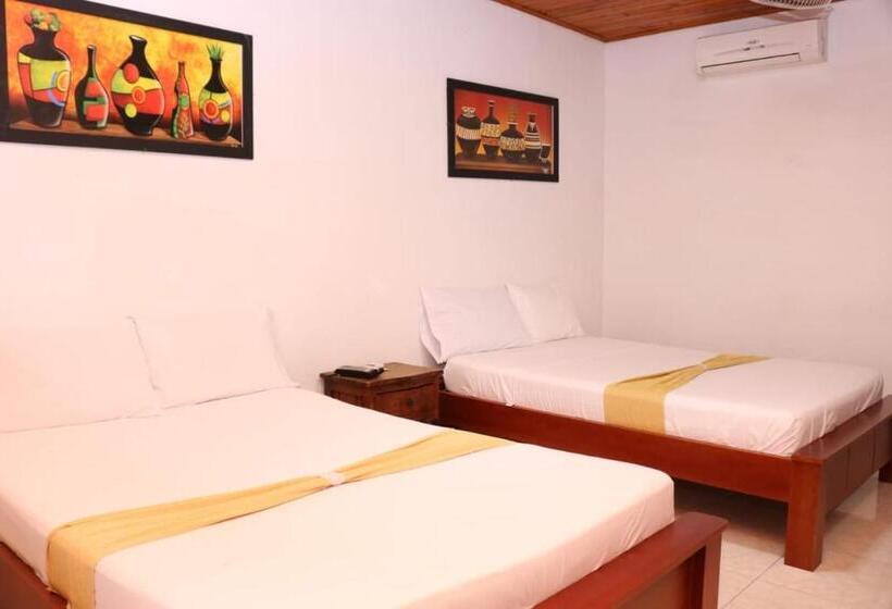 Отель Colonial   Honda