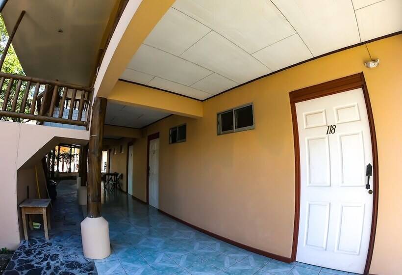 בית מלון כפרי Frank's Place