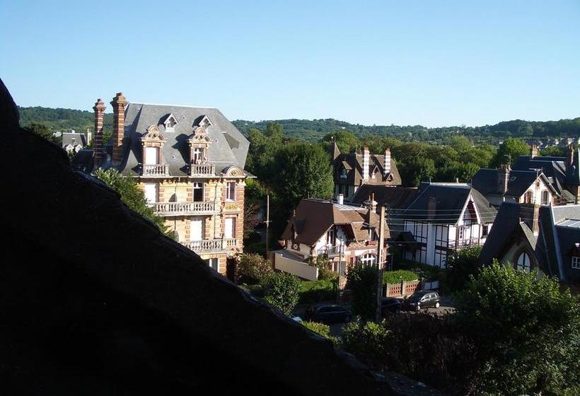 ホテル La Maison D'emilie