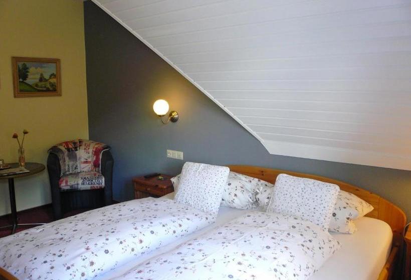 ホテル Mosel Landhaus B&b