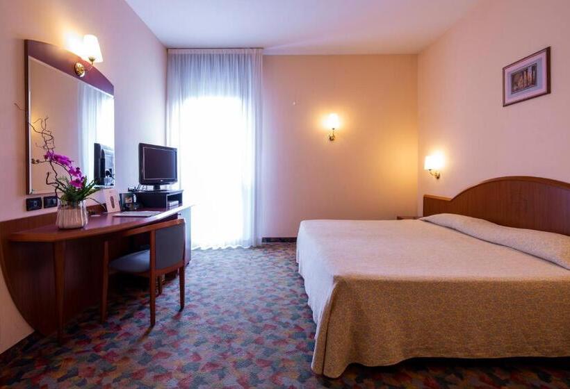 בית מלון כפרי Persico's