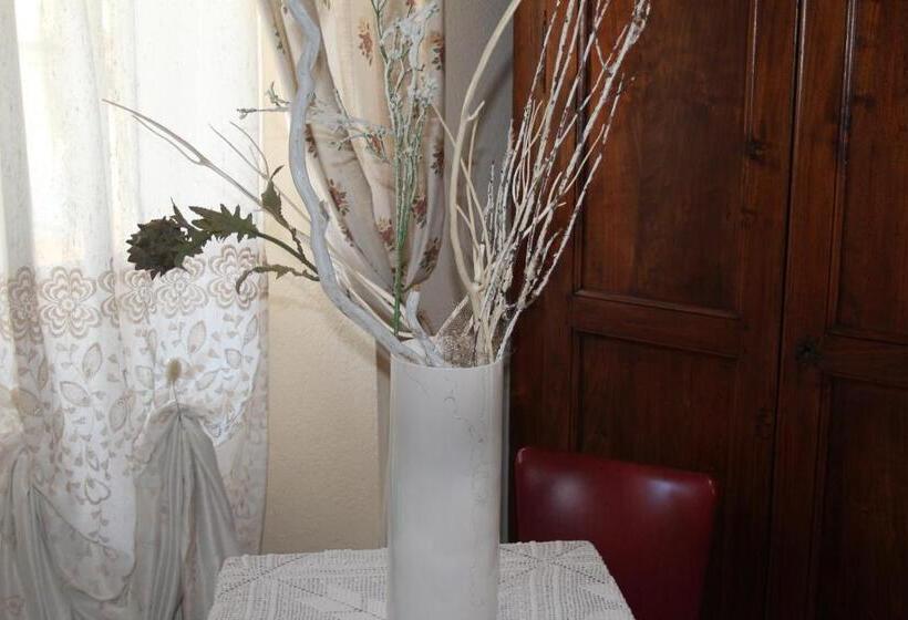 Отель Porta Santa Maria