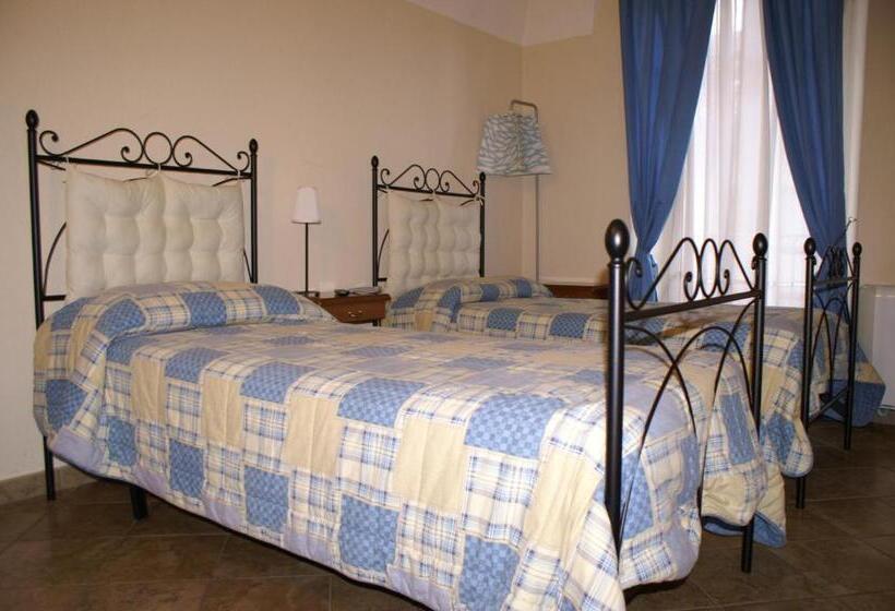 Отель Porta Santa Maria