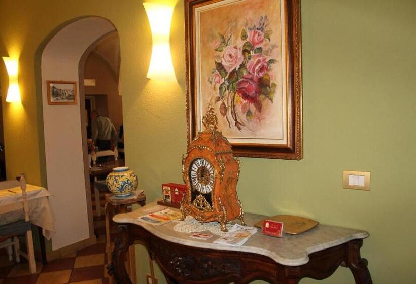 Отель Porta Santa Maria