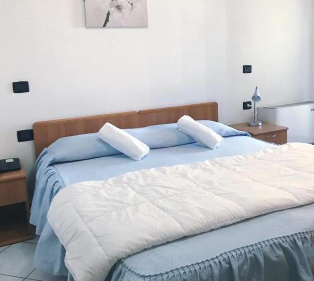 בית מלון כפרי Ristorante Gallo D Oro